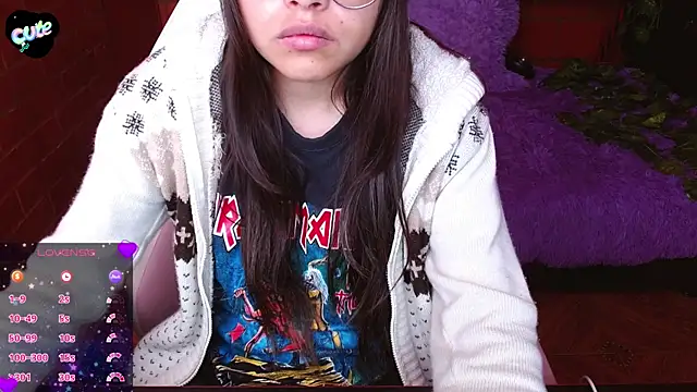 Snapshot of MidoriQuiinn chatting on 11, 11, 2025 MidoriQuiinn online show from 11, 11, 2025