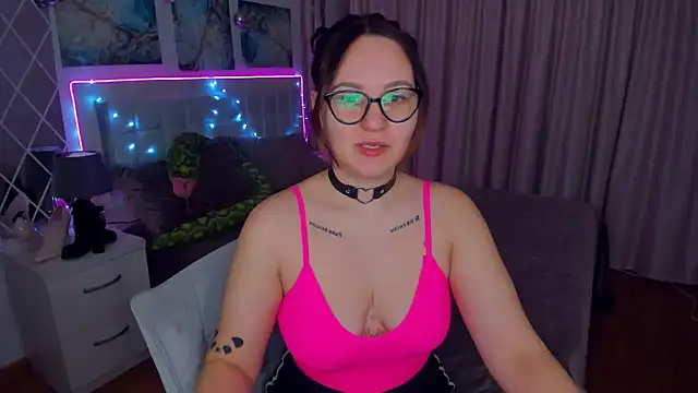 EsterLogan online show from 31, 12, 2024