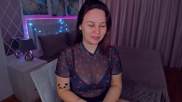 EsterLogan online show from 7, 1, 2025