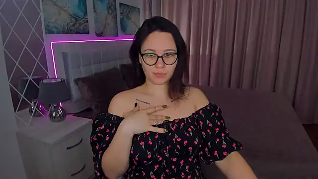 EsterLogan online show from 19, 1, 2025