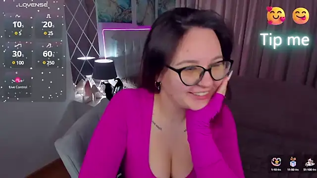 EsterLogan online show from 31, 1, 2025