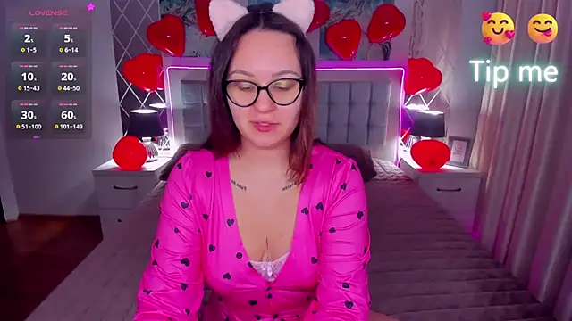 EsterLogan online show from 14, 2, 2025