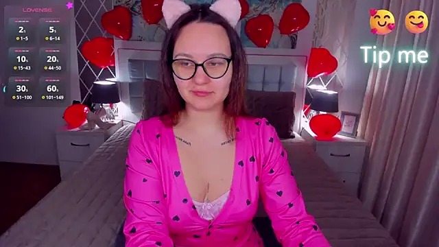 EsterLogan online show from 15, 2, 2025