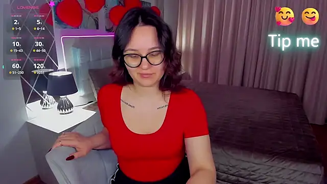 EsterLogan online show from 7, 3, 2025