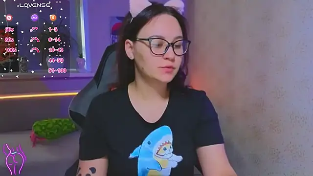 EsterLogan online show from 19, 9, 2025