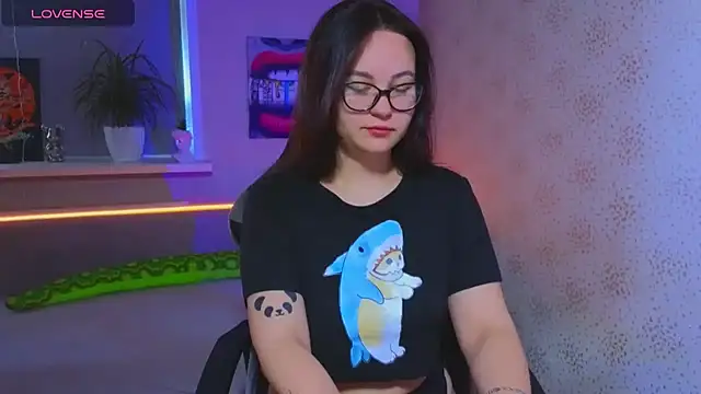 EsterLogan online show from 21, 9, 2025