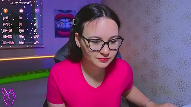 EsterLogan online show from 22, 9, 2025