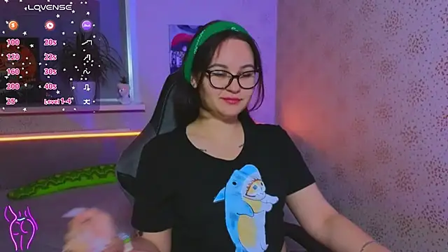 EsterLogan online show from 13, 10, 2025