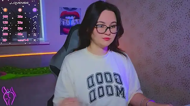 EsterLogan online show from 2, 11, 2025