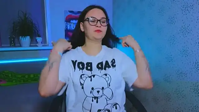 EsterLogan online show from 8, 11, 2025