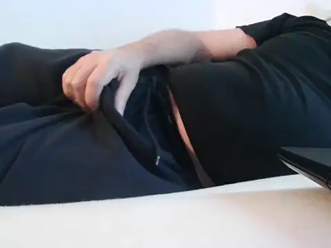 Snapshot of ScalicHat69 chatting on 17, 11, 2025 ScalicHat69 online show from 17, 11, 2025