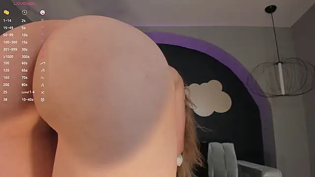 Snapshot of NiaHolland chatting on 6, 12, 2024 NiaHolland online show from 6, 12, 2024