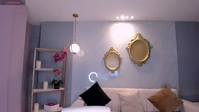 Snapshot of NiaHolland chatting on 12, 9, 2025 NiaHolland online show from 12, 9, 2025