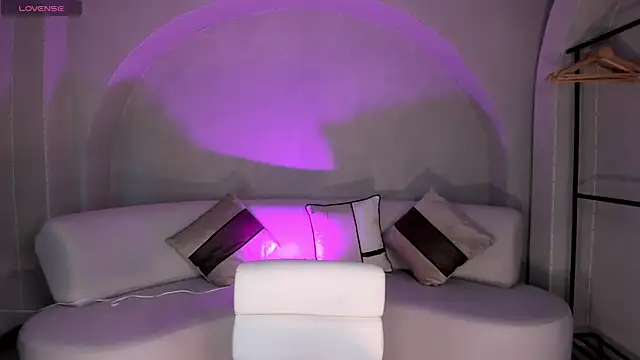 Snapshot of NiaHolland chatting on 23, 9, 2025 NiaHolland online show from 23, 9, 2025