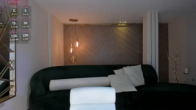 Snapshot of NiaHolland chatting on 8, 10, 2025 NiaHolland online show from 8, 10, 2025