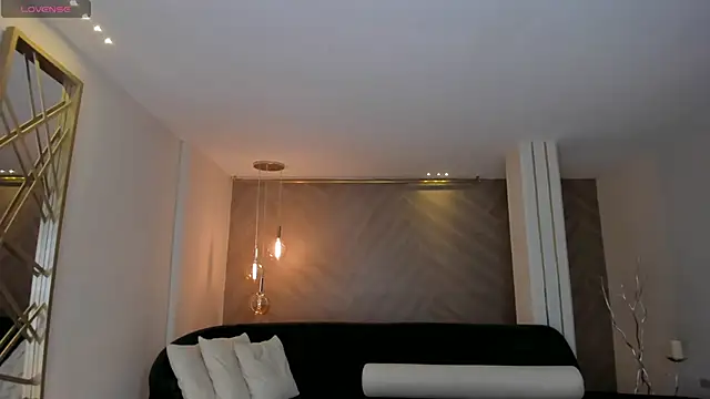 Snapshot of NiaHolland chatting on 9, 10, 2025 NiaHolland online show from 9, 10, 2025