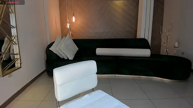 Snapshot of NiaHolland chatting on 10, 10, 2025 NiaHolland online show from 10, 10, 2025