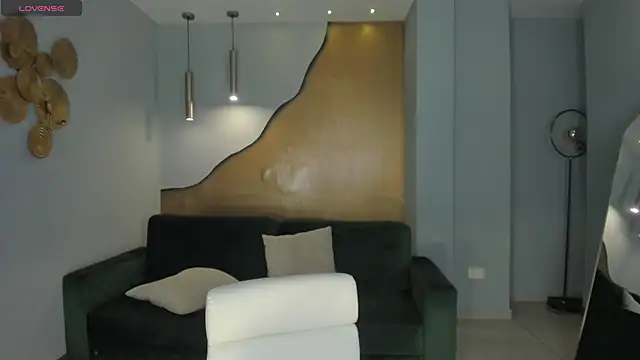 Snapshot of NiaHolland chatting on 11, 10, 2025 NiaHolland online show from 11, 10, 2025