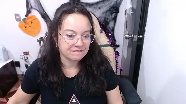 Sonialorens  online show from 2, 11, 2025