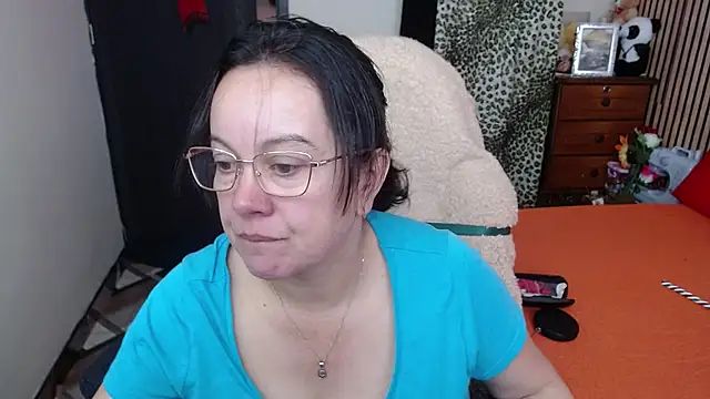 Sonialorens  online show from 3, 12, 2025