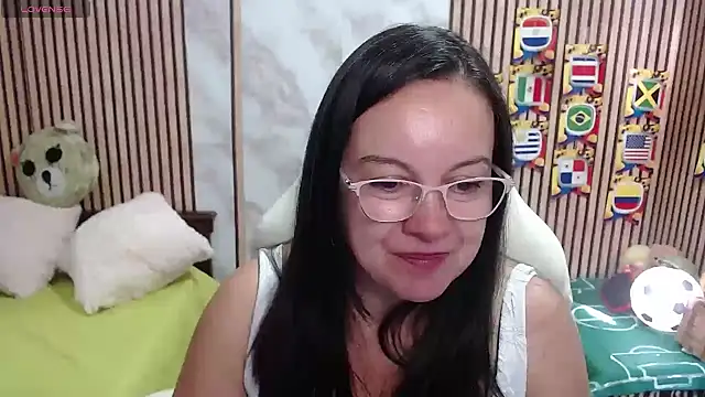 Sonialorens  online show from 10, 7, 2026