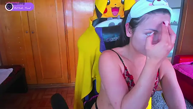 Snapshot of Meli_Pixel chatting on 15, 10, 2025 Meli Pixel online show from 15, 10, 2025