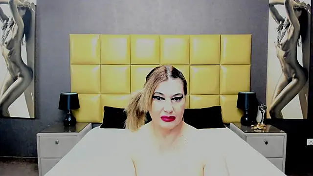 Snapshot of KiraLeila chatting on 2, 3, 2025 KiraLeila online show from 2, 3, 2025