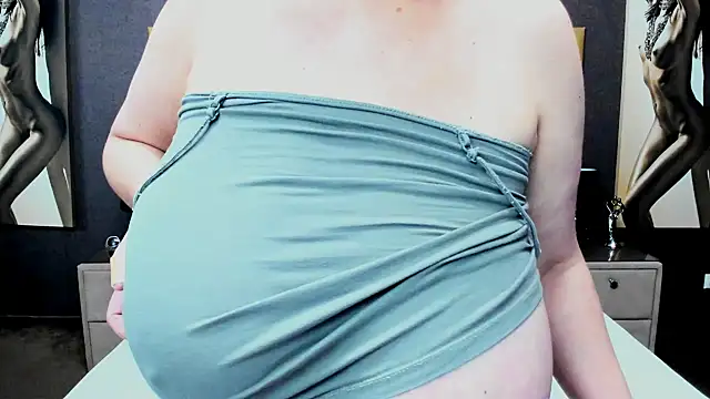 Snapshot of KiraLeila chatting on 17, 9, 2025 KiraLeila online show from 17, 9, 2025
