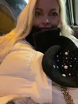 Snapshot of Lisavontease chatting on 1, 2, 2025 Lisavontease online show from 1, 2, 2025