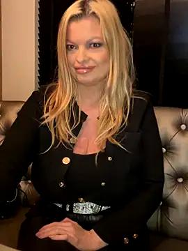 Snapshot of Lisavontease chatting on 5, 10, 2025 Lisavontease online show from 5, 10, 2025