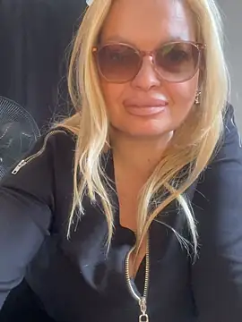 Snapshot of Lisavontease chatting on 5, 7, 2026 Lisavontease online show from 5, 7, 2026