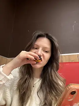 MaryHiggins online show from 28, 11, 2025