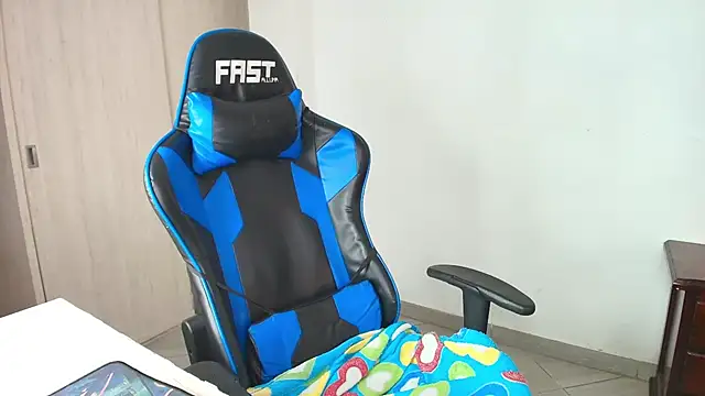 sophiax-x online show from 8, 10, 2025