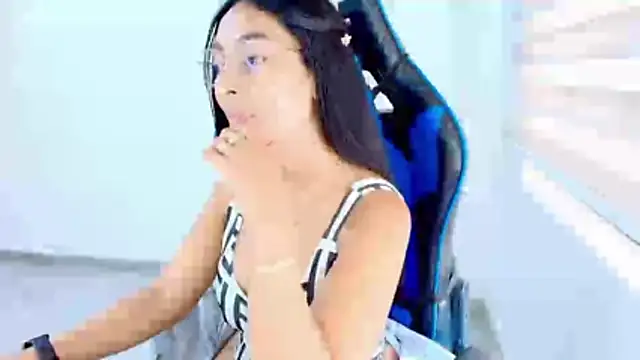 sophiax-x online show from 19, 4, 2026