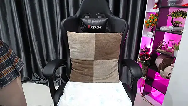 Yuki-yio online show from 15, 2, 2025