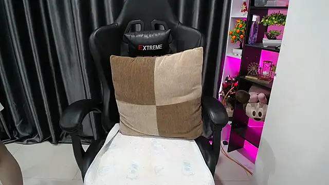 Yuki-yio online show from 22, 9, 2025