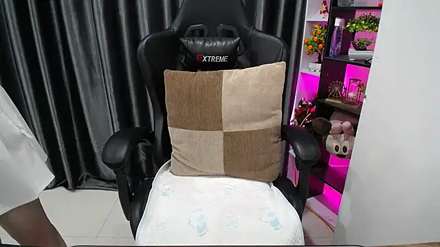 Yuki-yio online show from 24, 9, 2025