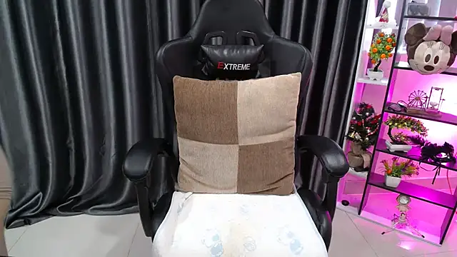 Yuki-yio online show from 9, 10, 2025