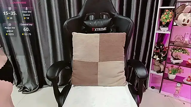 Yuki-yio online show from 4, 11, 2025