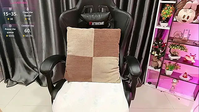 Yuki-yio online show from 11, 11, 2025