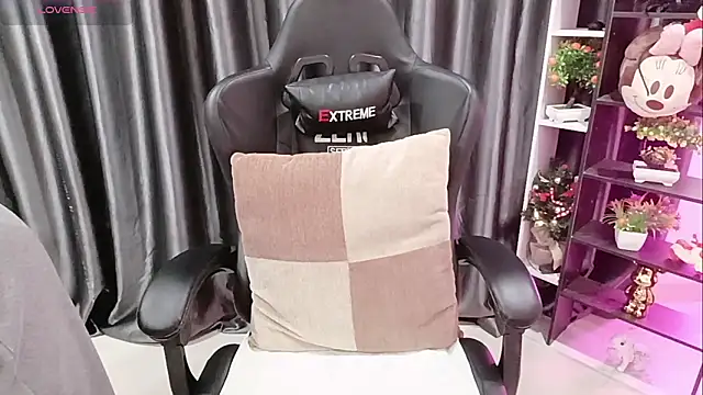 Yuki-yio online show from 11, 3, 2026