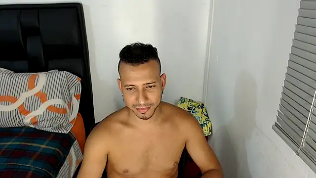 Snapshot of thommerxxx chatting on 4, 2, 2025 thommerxxx online show from 4, 2, 2025