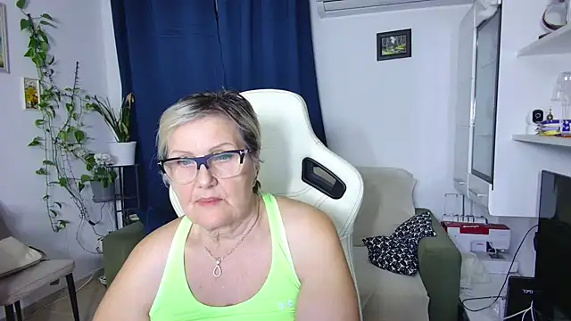 Selenna57 online show from 6, 4, 2026