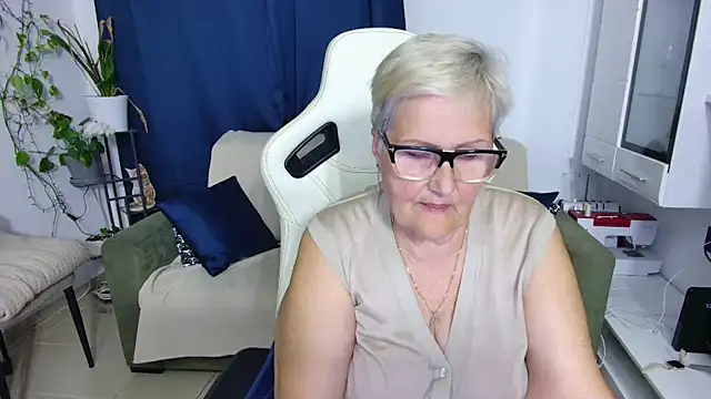 Snapshot of Selenna57 chatting on 8, 5, 2026 Selenna57 online show from 8, 5, 2026