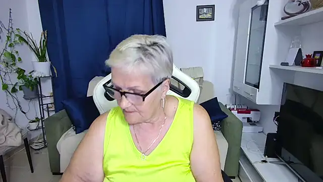 Snapshot of Selenna57 chatting on 9, 5, 2026 Selenna57 online show from 9, 5, 2026