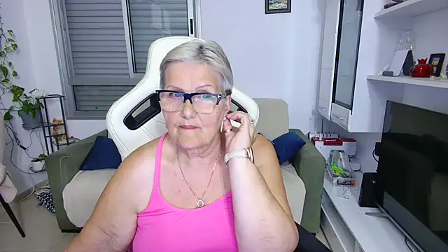 Snapshot of Selenna57 chatting on 12, 5, 2026 Selenna57 online show from 12, 5, 2026