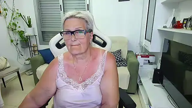 Snapshot of Selenna57 chatting on 17, 5, 2026 Selenna57 online show from 17, 5, 2026