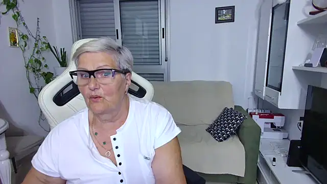 Snapshot of Selenna57 chatting on 19, 5, 2026 Selenna57 online show from 19, 5, 2026