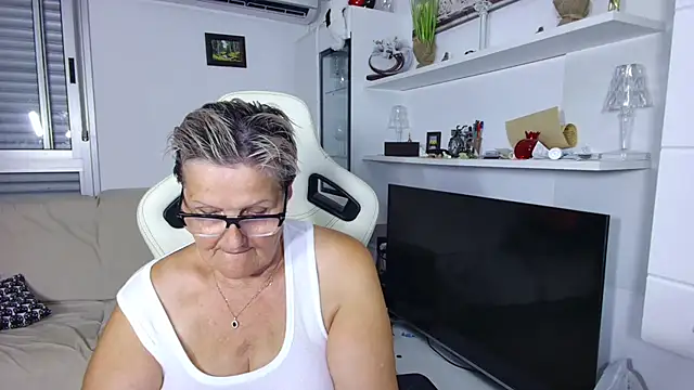 Selenna57 online show from 2, 7, 2026