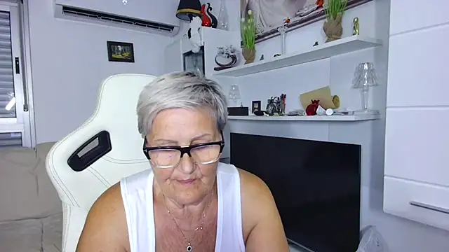 Selenna57 online show from 3, 7, 2026